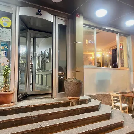 Taksim Pera Grand Hisar מלון